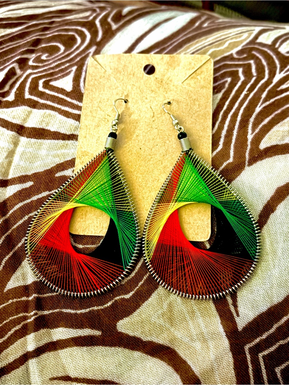 ☀️3/$15☀️ Rasta geometric string-art teardrop earrings